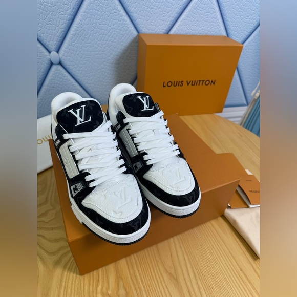 LV Louis Vuitton Men’s Men Trainer Trainers Sneakers Black White